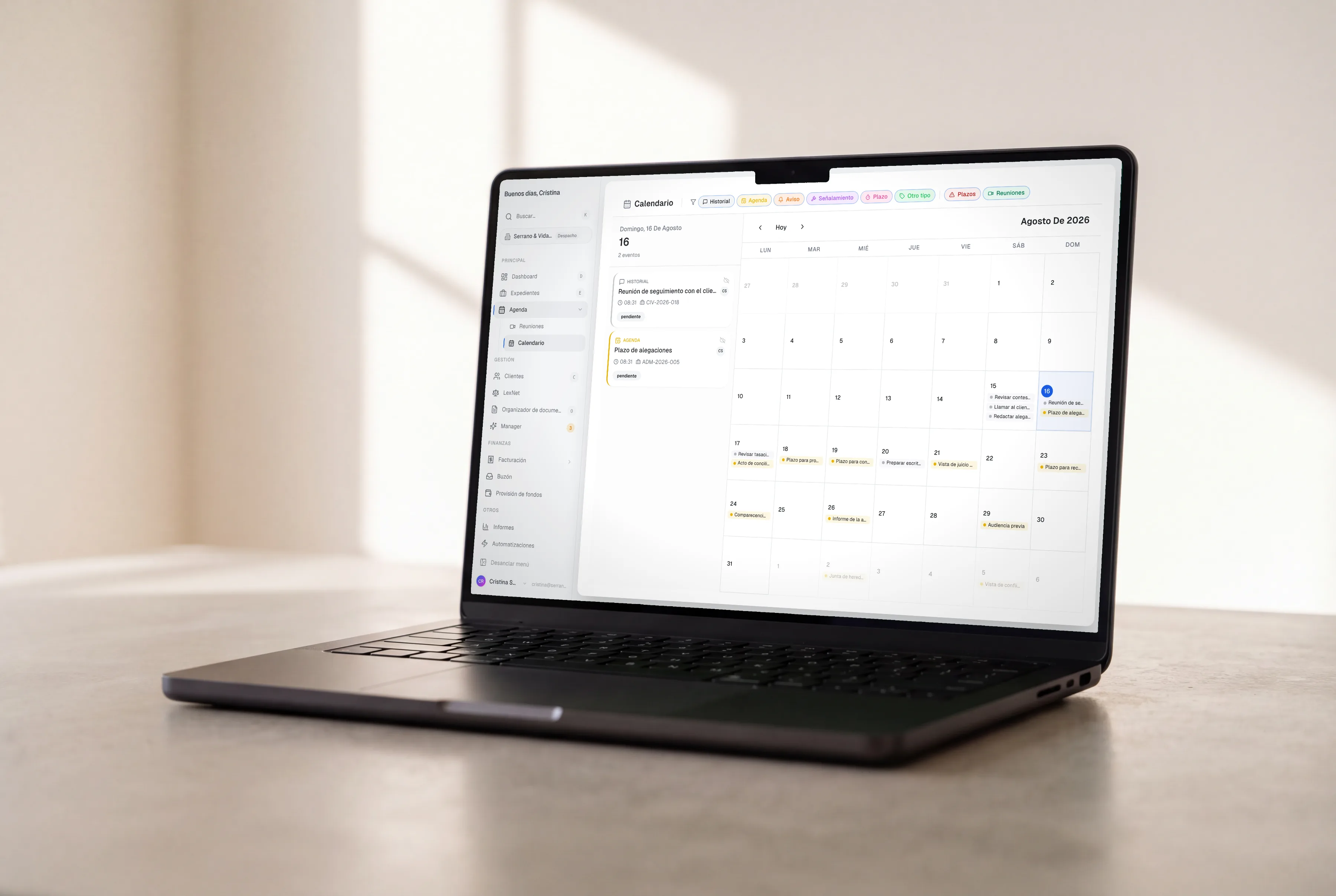 Calendario de Plea con plazos, señalamientos y reuniones filtrables por tipo y por miembro del equipo